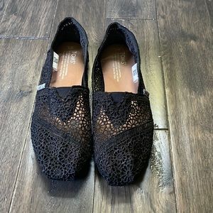 Toms flower crochet flats
